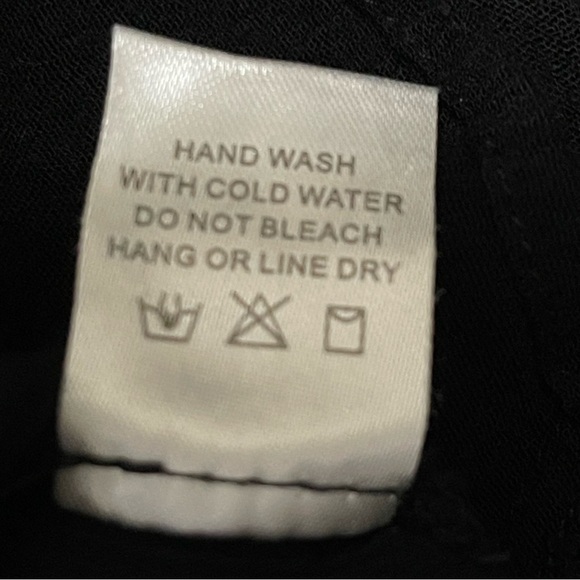 Andrée by Unit Women’s Floral Embroidered Black Babydoll Peasant Top Size Small - Picture 5 of 7